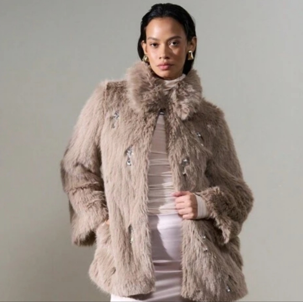 NWT Luxurious Faux Fur Coat in Tan